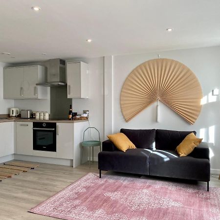 Modern Apartment In Central Quiet York With Free Parking - Contemporary New Building Exteriör bild