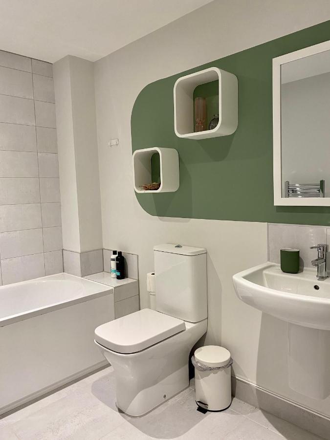 Modern Apartment In Central Quiet York With Free Parking - Contemporary New Building Exteriör bild