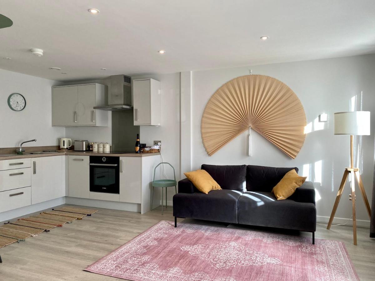 Modern Apartment In Central Quiet York With Free Parking - Contemporary New Building Exteriör bild