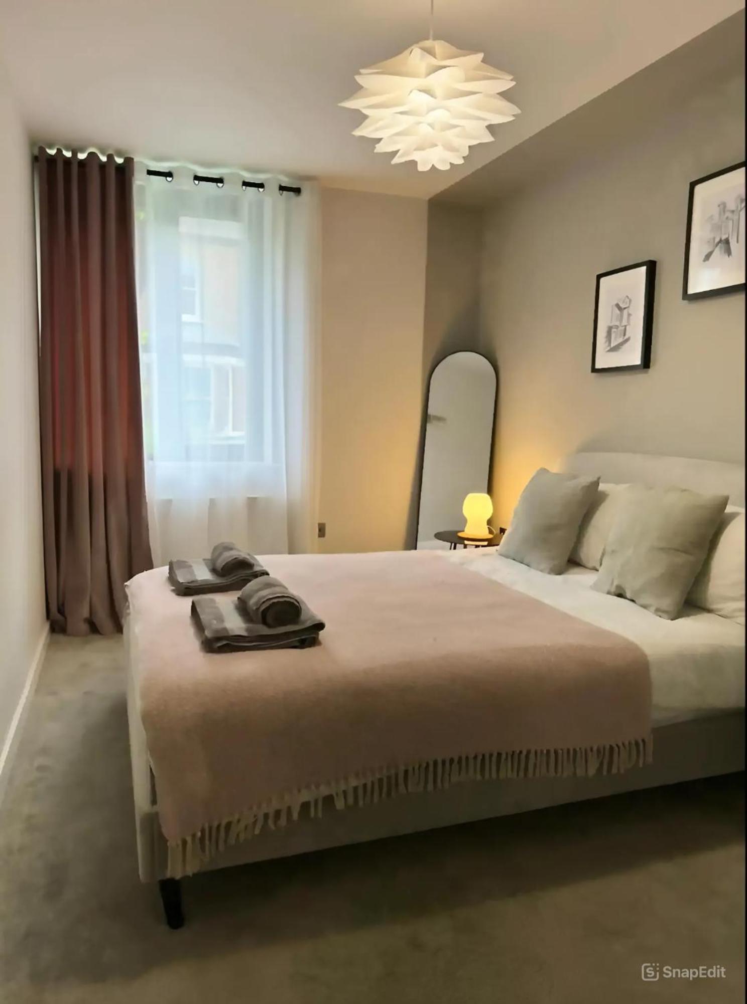 Modern Apartment In Central Quiet York With Free Parking - Contemporary New Building Exteriör bild